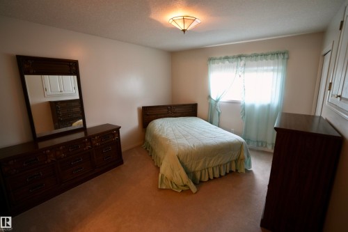 3711 Railway Avenue, Mallaig, AB - Indoor Photo Showing Bedroom