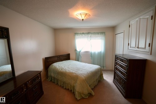 3711 Railway Avenue, Mallaig, AB - Indoor Photo Showing Bedroom