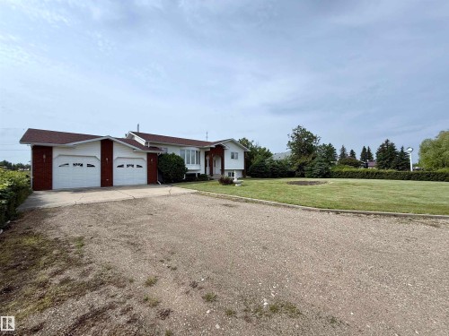 3711 Railway Avenue, Mallaig, AB - Outdoor