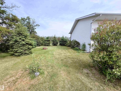 3711 Railway Avenue, Mallaig, AB - Outdoor