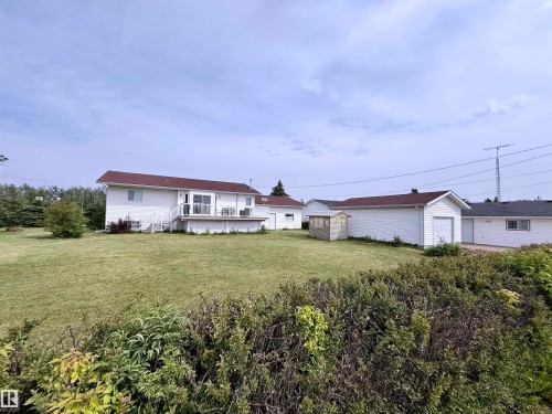 3711 Railway Avenue, Mallaig, AB - Outdoor