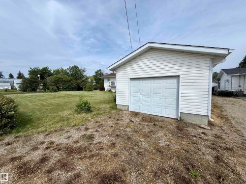 3711 Railway Avenue, Mallaig, AB - Outdoor