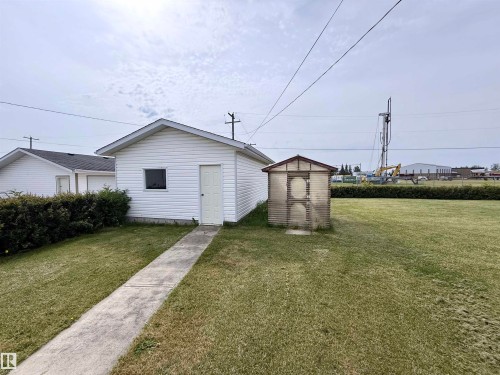 3711 Railway Avenue, Mallaig, AB - Outdoor