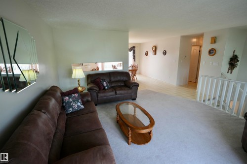 3711 Railway Avenue, Mallaig, AB - Indoor Photo Showing Living Room