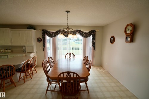 3711 Railway Avenue, Mallaig, AB - Indoor Photo Showing Dining Room