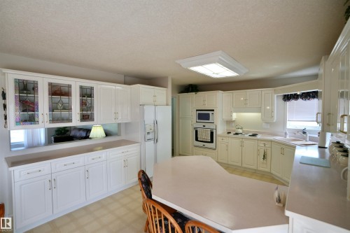 3711 Railway Avenue, Mallaig, AB - Indoor Photo Showing Kitchen