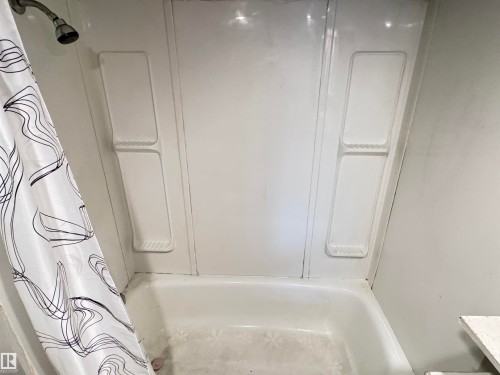Bathroom featuring shower / bath combination with curtain - 10407 102 Street, Westlock, AB - Indoor