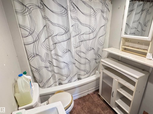 Full bath with shower / bath combo with shower curtain and toilet - 10407 102 Street, Westlock, AB - Indoor
