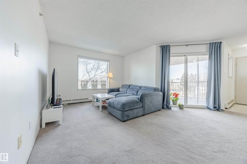 401 11218 80 Street, Edmonton, AB - Indoor Photo Showing Living Room