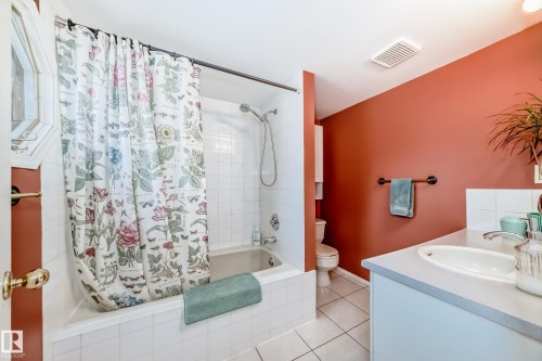 11415 71 Street, Edmonton, AB - Indoor Photo Showing Bathroom