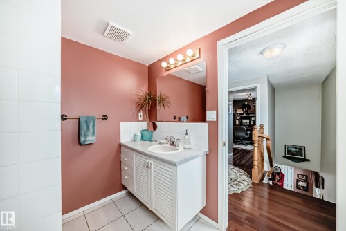11415 71 Street, Edmonton, AB - Indoor Photo Showing Bathroom