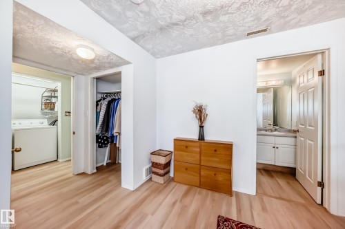 11415 71 Street, Edmonton, AB - Indoor