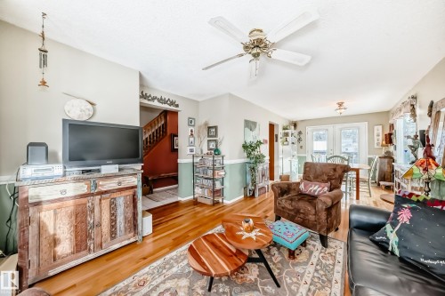 11415 71 Street, Edmonton, AB - Indoor Photo Showing Living Room