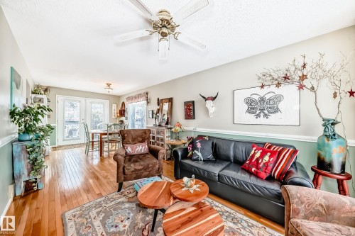11415 71 Street, Edmonton, AB - Indoor Photo Showing Living Room