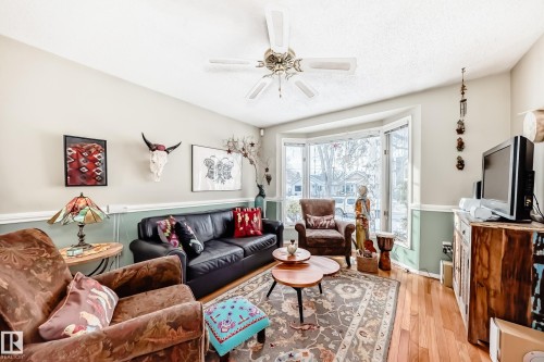 11415 71 Street, Edmonton, AB - Indoor Photo Showing Living Room