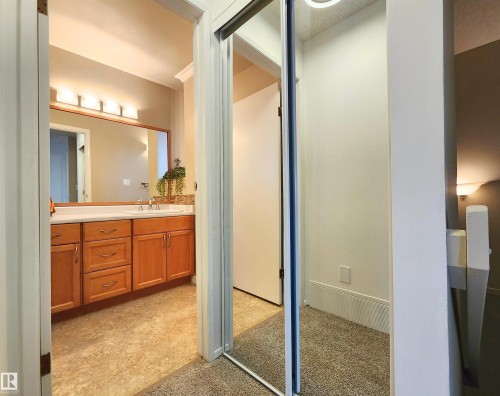 69 3812 20 Avenue, Edmonton, AB - Indoor Photo Showing Bathroom
