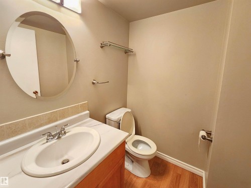 69 3812 20 Avenue, Edmonton, AB - Indoor Photo Showing Bathroom