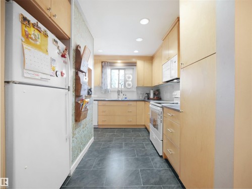 3611 30 Avenue, Edmonton, AB - Indoor Photo Showing Kitchen
