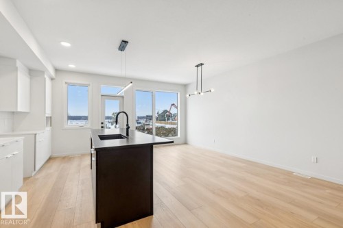 7471 Klapstein Crescent, Edmonton, AB - Indoor Photo Showing Kitchen