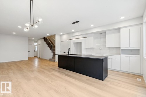 7471 Klapstein Crescent, Edmonton, AB - Indoor