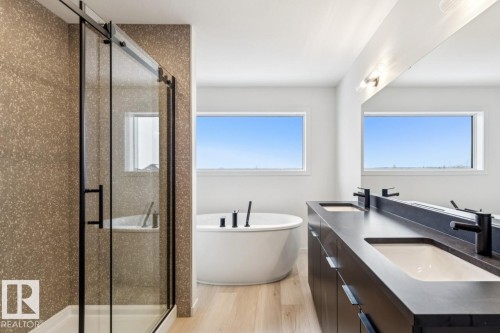 7471 Klapstein Crescent, Edmonton, AB - Indoor Photo Showing Bathroom