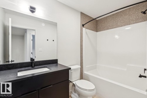 7471 Klapstein Crescent, Edmonton, AB - Indoor Photo Showing Bathroom