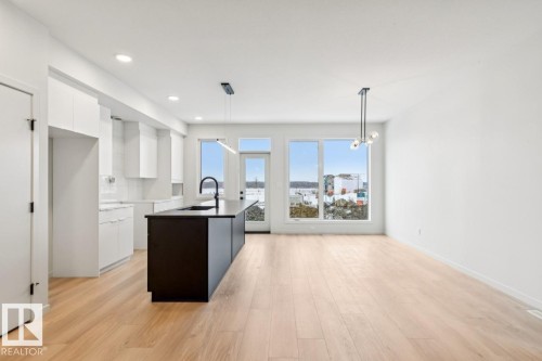 7471 Klapstein Crescent, Edmonton, AB - Indoor Photo Showing Kitchen