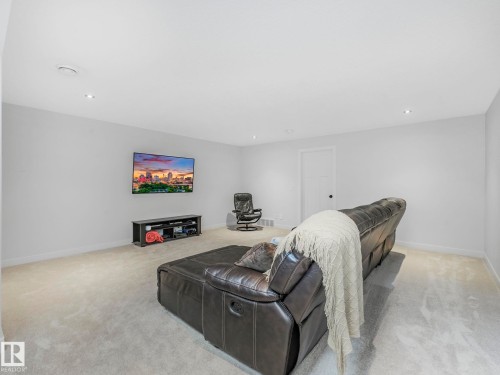 6693 Cardinal Road, Edmonton, AB - Indoor