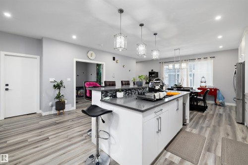 4223 Veterans Way, Edmonton, AB - Indoor Photo Showing Kitchen With Upgraded Kitchen