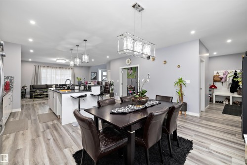 4223 Veterans Way, Edmonton, AB - Indoor Photo Showing Dining Room