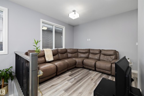 4223 Veterans Way, Edmonton, AB - Indoor Photo Showing Living Room
