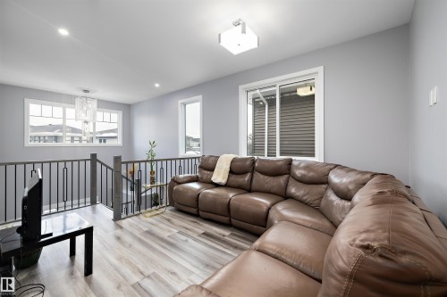4223 Veterans Way, Edmonton, AB - Indoor Photo Showing Living Room