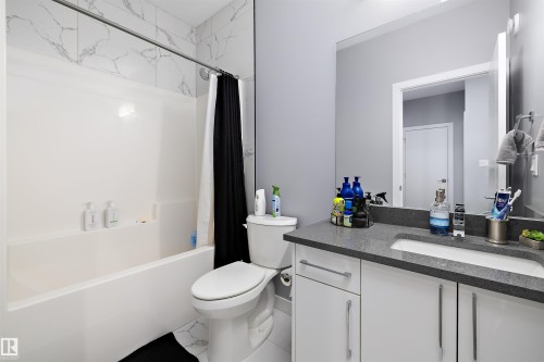 4223 Veterans Way, Edmonton, AB - Indoor Photo Showing Bathroom