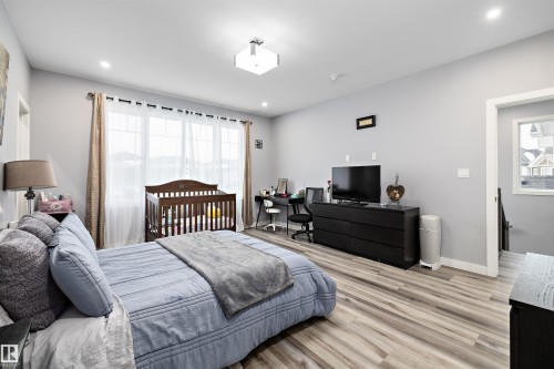 4223 Veterans Way, Edmonton, AB - Indoor Photo Showing Bedroom