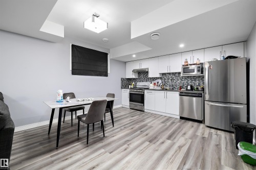 4223 Veterans Way, Edmonton, AB - Indoor Photo Showing Kitchen With Upgraded Kitchen