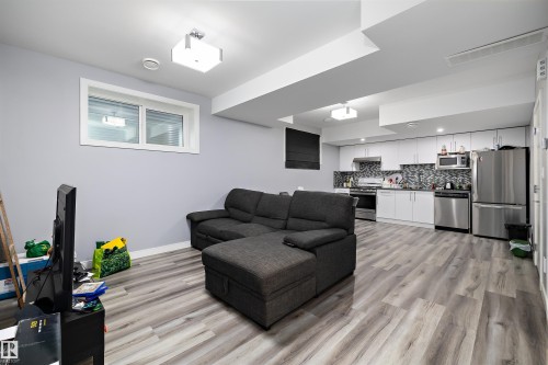 4223 Veterans Way, Edmonton, AB - Indoor