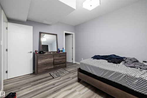 4223 Veterans Way, Edmonton, AB - Indoor Photo Showing Bedroom