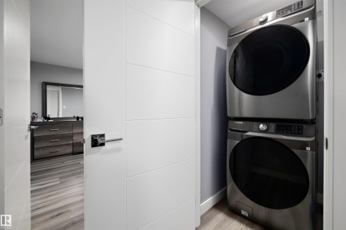 4223 Veterans Way, Edmonton, AB - Indoor Photo Showing Laundry Room
