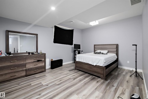4223 Veterans Way, Edmonton, AB - Indoor Photo Showing Bedroom