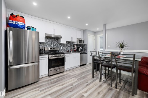 4223 Veterans Way, Edmonton, AB - Indoor Photo Showing Kitchen With Upgraded Kitchen