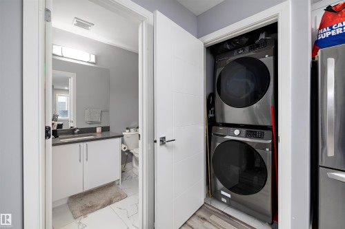 4223 Veterans Way, Edmonton, AB - Indoor Photo Showing Laundry Room