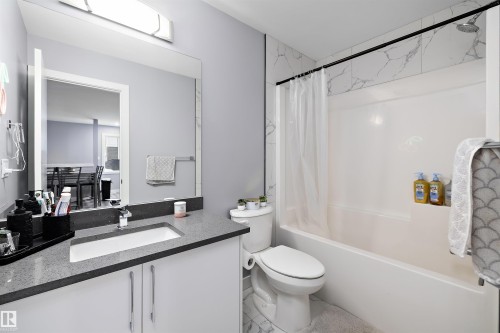 4223 Veterans Way, Edmonton, AB - Indoor Photo Showing Bathroom