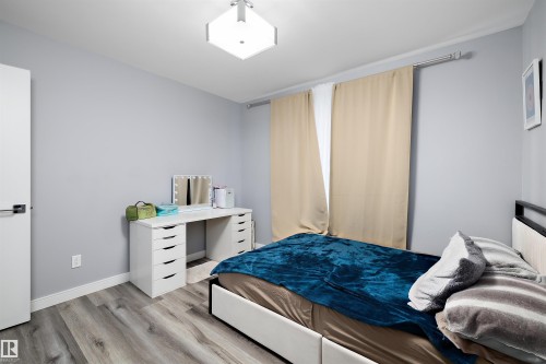 4223 Veterans Way, Edmonton, AB - Indoor Photo Showing Bedroom