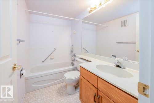 111 10935 21 Avenue, Edmonton, AB - Indoor Photo Showing Bathroom