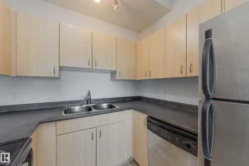 2506 10180 104 Street, Edmonton, AB - Indoor Photo Showing Kitchen