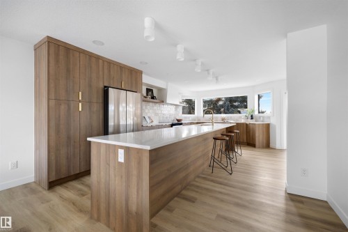 4 Westview Place, St. Albert, AB - Indoor Photo Showing Kitchen With Upgraded Kitchen
