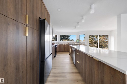 4 Westview Place, St. Albert, AB - Indoor Photo Showing Kitchen