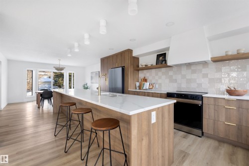 4 Westview Place, St. Albert, AB - Indoor Photo Showing Kitchen With Upgraded Kitchen