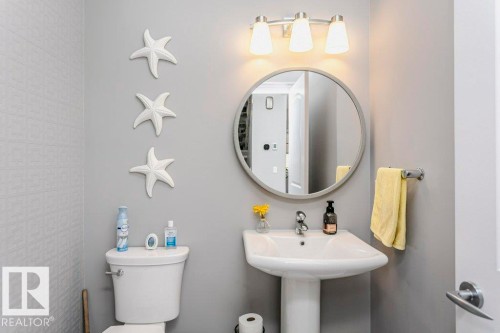 49 Wilson Close, Fort Saskatchewan, AB - Indoor Photo Showing Bathroom