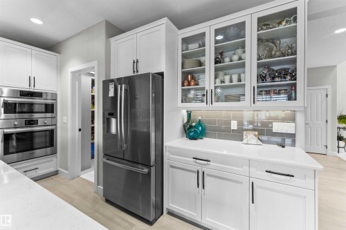 6813 Knox Loop, Edmonton, AB - Indoor Photo Showing Kitchen